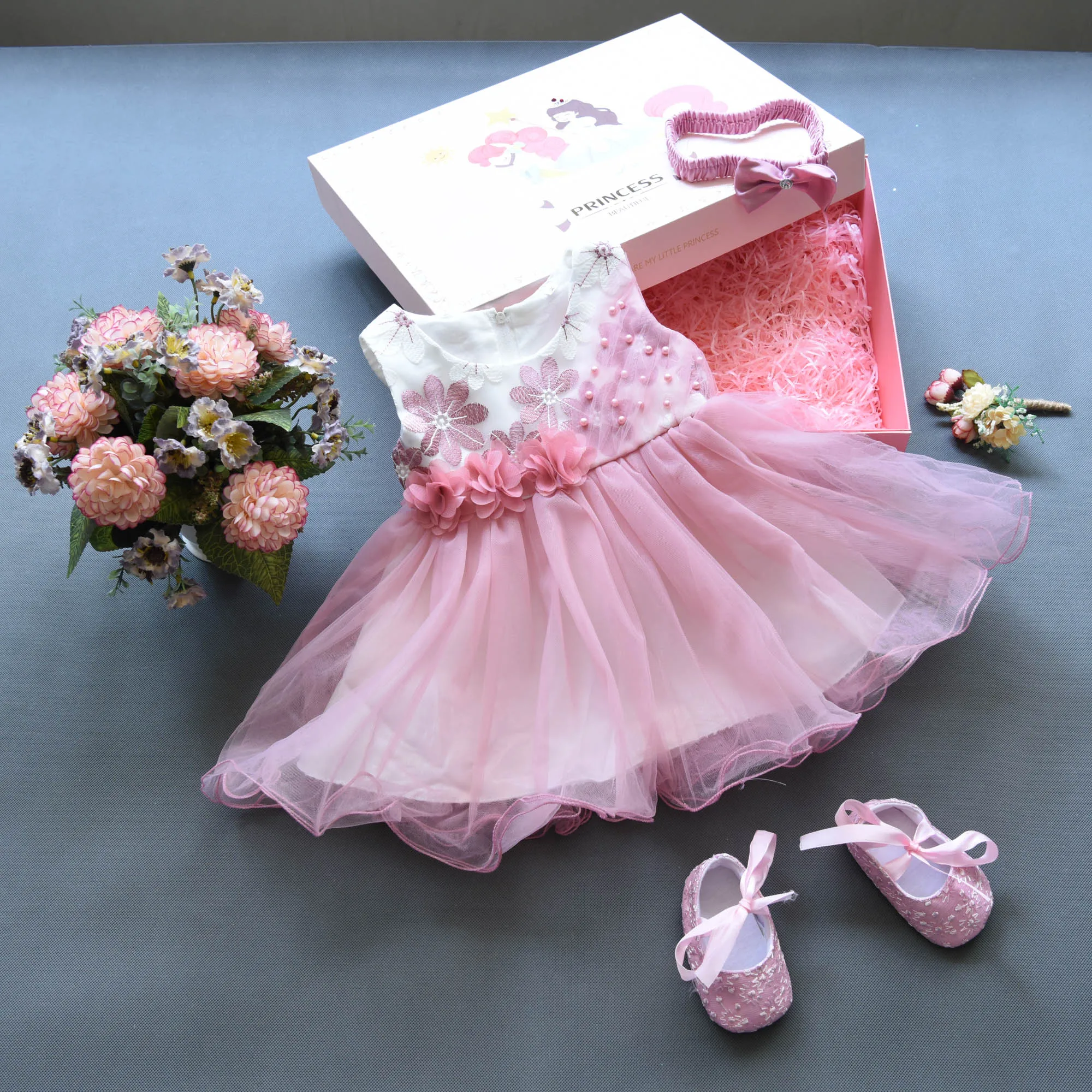 Guangzhou girl dress supplier wholesale summer baby blothes newborn girl princess dress gift box, Pink,red,fuchsia
Guangzhou girl dress supplier wholesale summer baby blothes newborn girl princess dress gift box, Pink,red,fuchsia