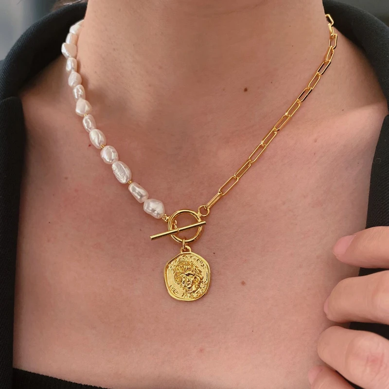 Fashion Brass 18K Gold Plated Natural Freshwater Pearl Greek Mythology Medusa Character Portrait Coin Pendant Necklace
Fashion Brass 18K Gold Plated Natural Freshwater Pearl Greek Mythology Medusa Character Portrait Coin Pendant Necklace
