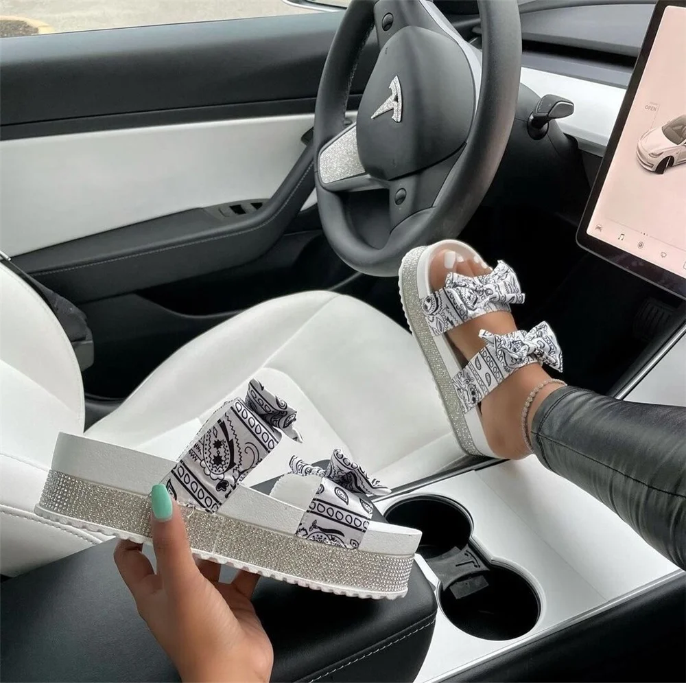 2021 New Arrival Designer High Quality Platform Ladies Summer Slippers for Women Outdoor Slides Sandals
2021 New Arrival Designer High Quality Platform Ladies Summer Slippers for Women Outdoor Slides Sandals