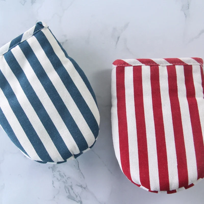 Stripe Anti-burning Thickened Kitchen Oven For Baking Special High-temperature Microwave Oven, Blue red shivering
Stripe Anti-burning Thickened Kitchen Oven For Baking Special High-temperature Microwave Oven, Blue red shivering