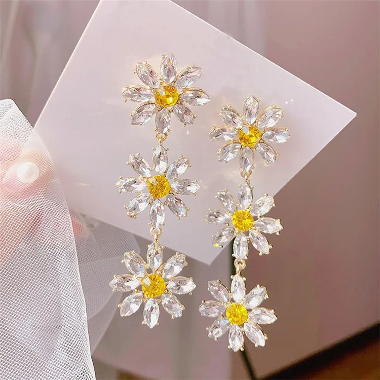 Explosive Summer Fresh Rhinestone Shiny Earrings Bright Diamond Flower Elegant Earrings Korean Temperament Earrings
Explosive Summer Fresh Rhinestone Shiny Earrings Bright Diamond Flower Elegant Earrings Korean Temperament Earrings