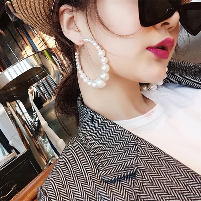2021 New Design Wholesale Big Ring Geometric Earrings Faux Pearl Hoop Earrings Trendy Jewelry For Women Girls, Picture shows
2021 New Design Wholesale Big Ring Geometric Earrings Faux Pearl Hoop Earrings Trendy Jewelry For Women Girls, Picture shows