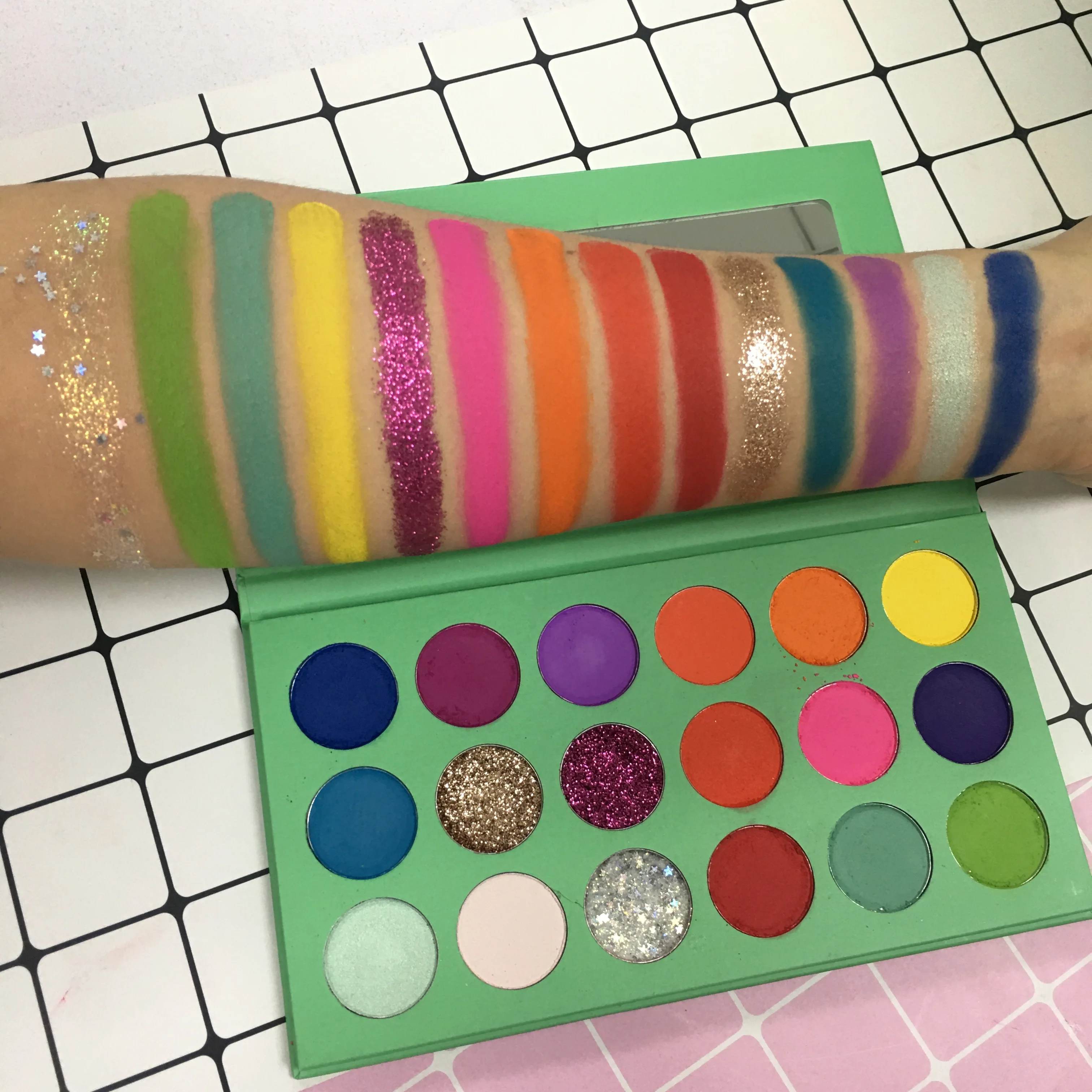 green 18colors vegan private label high pigment matte glitter custom eye shadow palette
green 18colors vegan private label high pigment matte glitter custom eye shadow palette