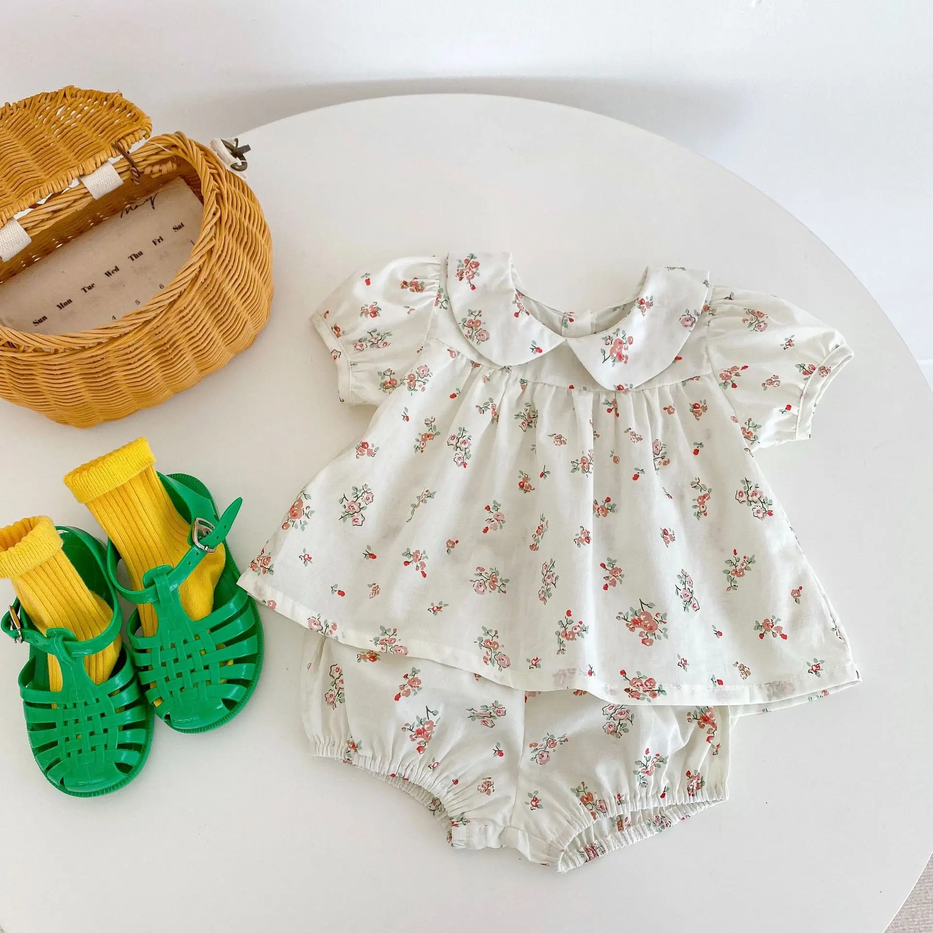 2022 summer ins baby girl clothes baby clothing set suit short sleeve Floral Top + bread pants female baby 2-piece set
2022 summer ins baby girl clothes baby clothing set suit short sleeve Floral Top + bread pants female baby 2-piece set