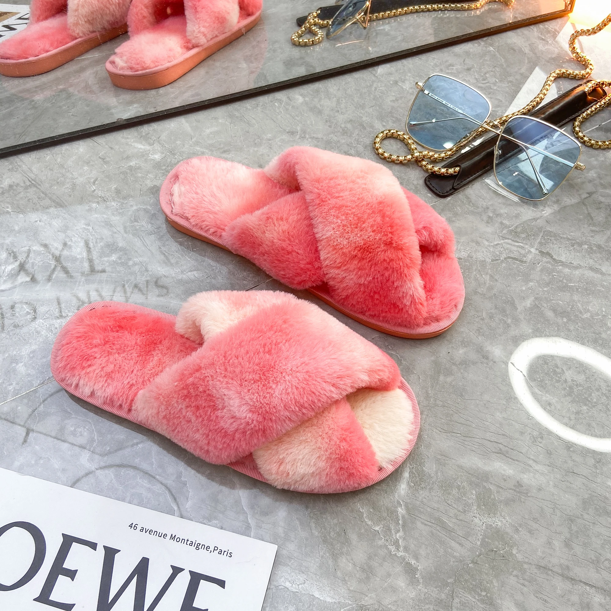 Wholesale soft fashion slippers Popular style fur slides sandals hot sale warm Winter faux fur slippers, Picture shows
Wholesale soft fashion slippers Popular style fur slides sandals hot sale warm Winter faux fur slippers, Picture shows