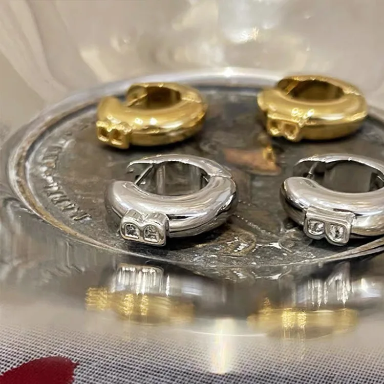 Fashionable European 18K Gold Plated Letter Initial B Clip On Earring Personalized Initial B Hoop Earrings
Fashionable European 18K Gold Plated Letter Initial B Clip On Earring Personalized Initial B Hoop Earrings