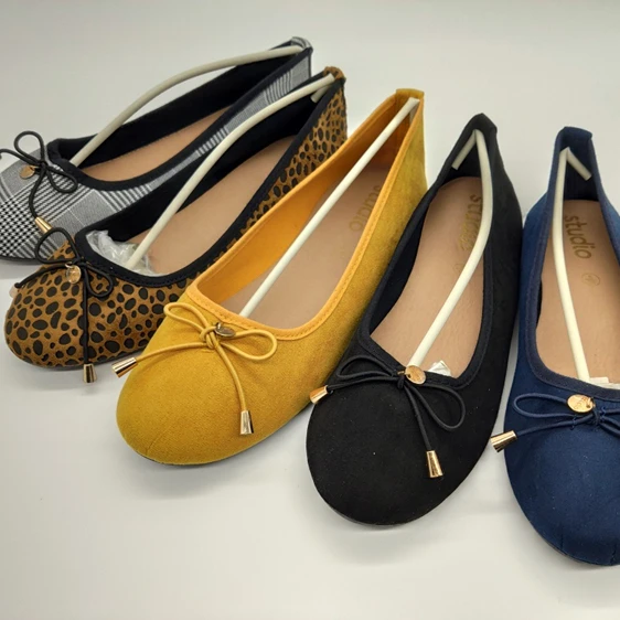 Fashion ladies flat shoes Sweet bow patent leather round toe shallow mouth ballet shoes Party dress shoes for women in stock
Fashion ladies flat shoes Sweet bow patent leather round toe shallow mouth ballet shoes Party dress shoes for women in stock