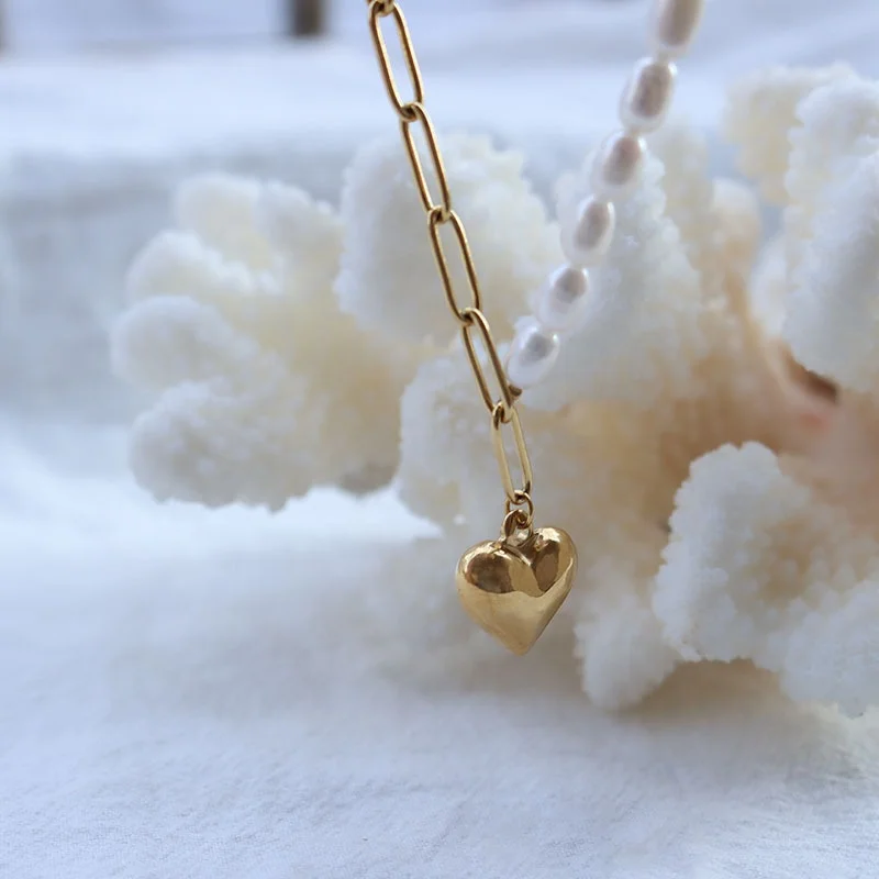 2021 New chic Mismatched Chunky chain and pearl splicing heart pendant necklace Janice jewelry
2021 New chic Mismatched Chunky chain and pearl splicing heart pendant necklace Janice jewelry