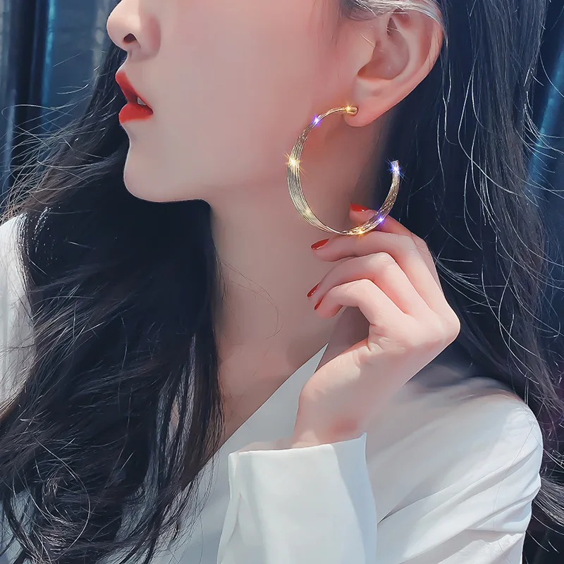 Earrings for women 2021 fashion new trendy charm earrings gold circle channel statement ear jewelry hoop earrings women, 1 color 
Earrings for women 2021 fashion new trendy charm earrings gold circle channel statement ear jewelry hoop earrings women, 1 color