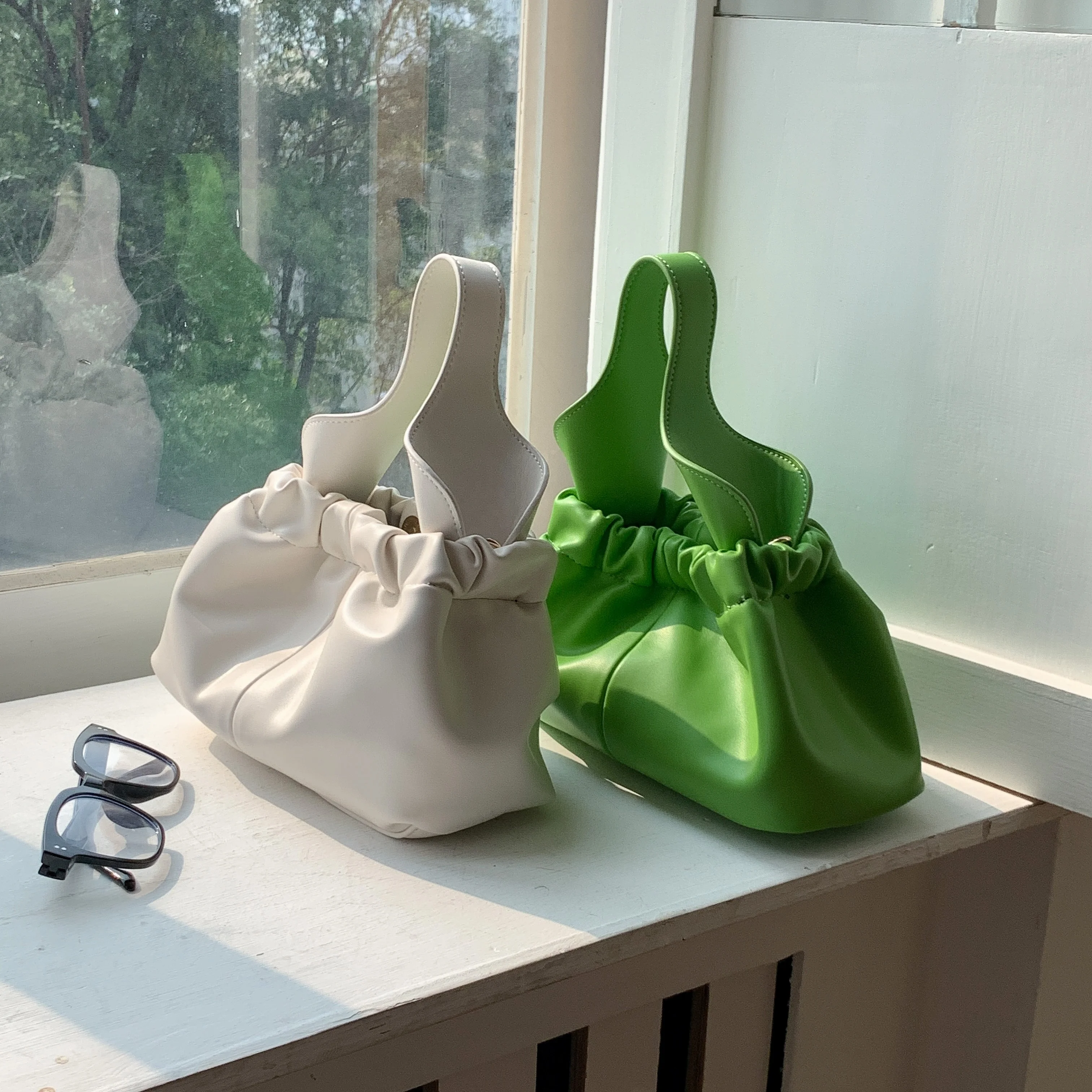 Ladies 2023 Summer New Dumplings Hand Bags Hand Crossbody Shoulder Bag Soft PU Pleated Multi-color Mini Bags Women Handbags
Ladies 2023 Summer New Dumplings Hand Bags Hand Crossbody Shoulder Bag Soft PU Pleated Multi-color Mini Bags Women Handbags