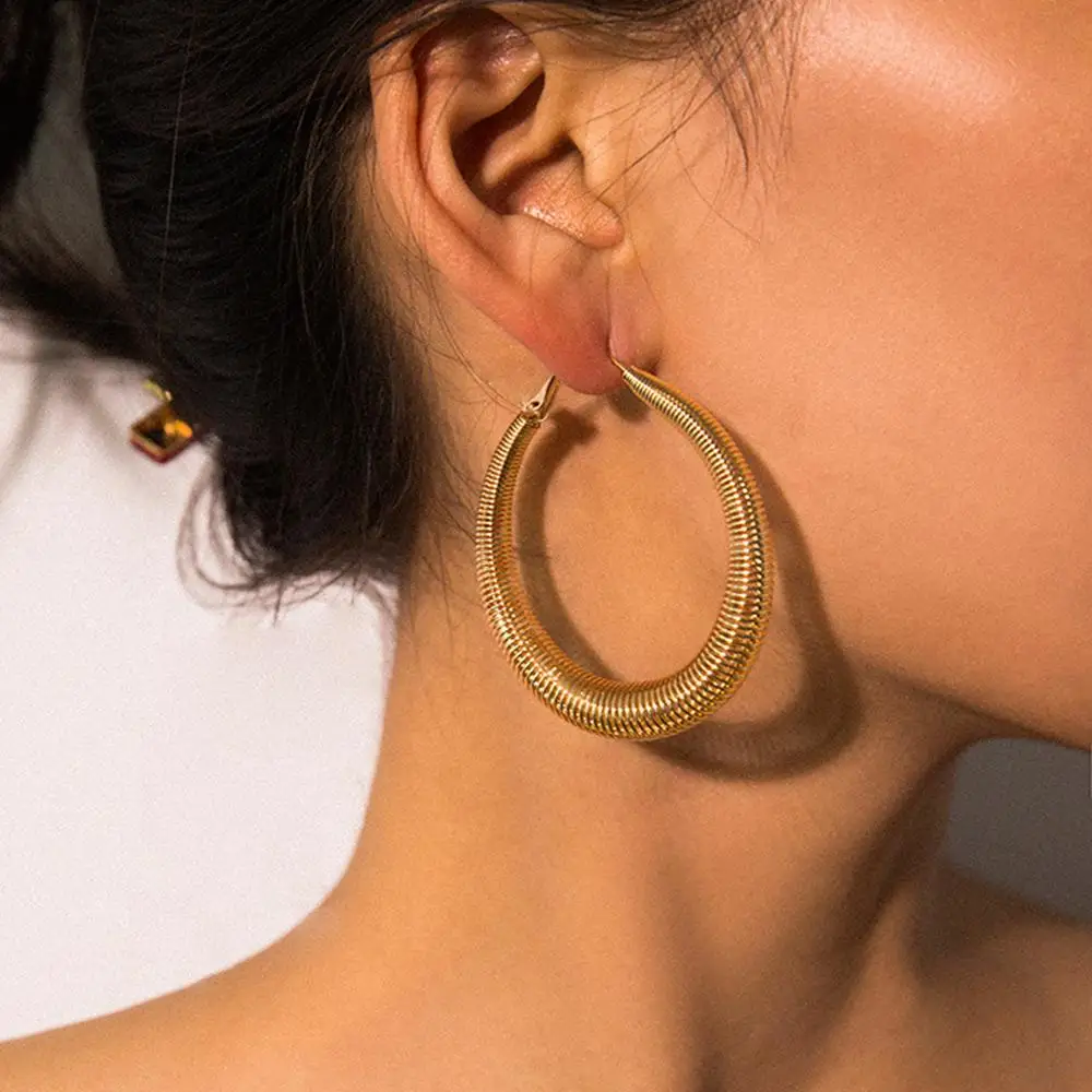 Simple geometric punk earrings personality gold spring ring earrings,earings for women 2019(EJ1966)
Simple geometric punk earrings personality gold spring ring earrings,earings for women 2019(EJ1966)