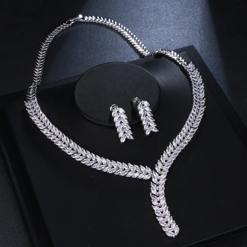 2022 Wholesale Personality Wedding Jewelry Shiny Bridal Jewelry Set Tassel Leaf Zircon Necklace Earrings Set for Women Girls
2022 Wholesale Personality Wedding Jewelry Shiny Bridal Jewelry Set Tassel Leaf Zircon Necklace Earrings Set for Women Girls