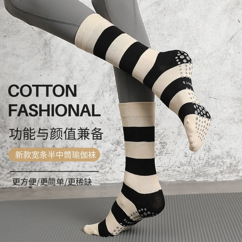 Autumn and winter new style in tube Pilates socks women's yoga socks non-slip professional round head point silicone pure cotton
Autumn and winter new style in tube Pilates socks women's yoga socks non-slip professional round head point silicone pure cotton