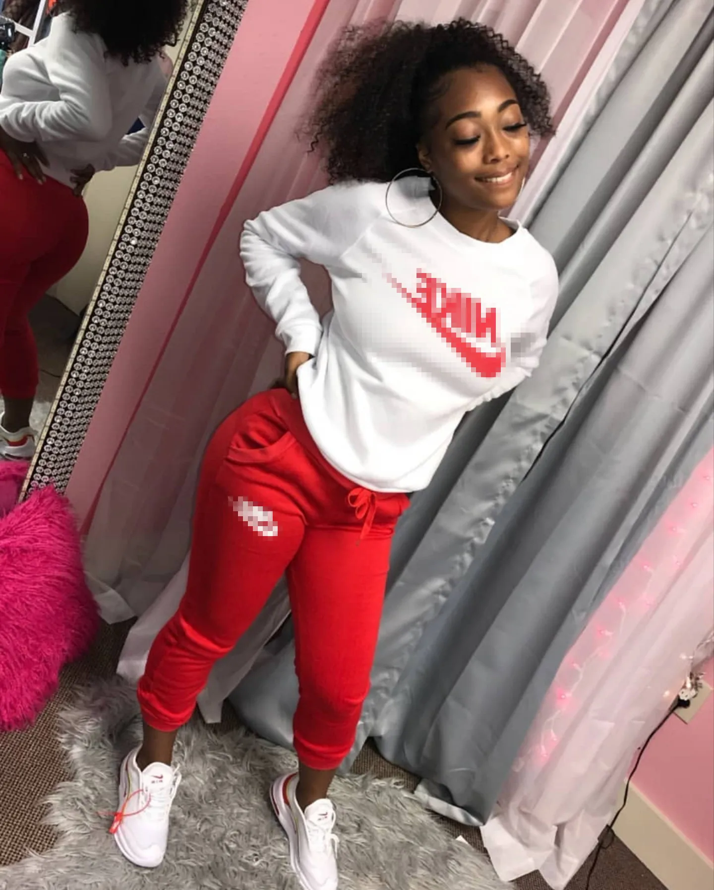 Fashion casual sports suit autumn casual suit letter white and red two-piece suit
Fashion casual sports suit autumn casual suit letter white and red two-piece suit