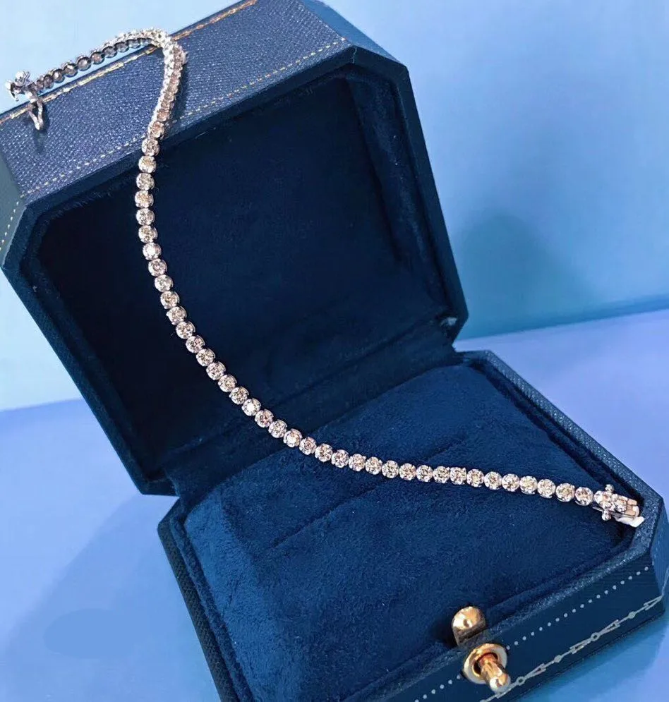Vintage Romantic Women Bracelets Chain Shape With Shining Diamond Above 18K Gold Bracelet, White
Vintage Romantic Women Bracelets Chain Shape With Shining Diamond Above 18K Gold Bracelet, White