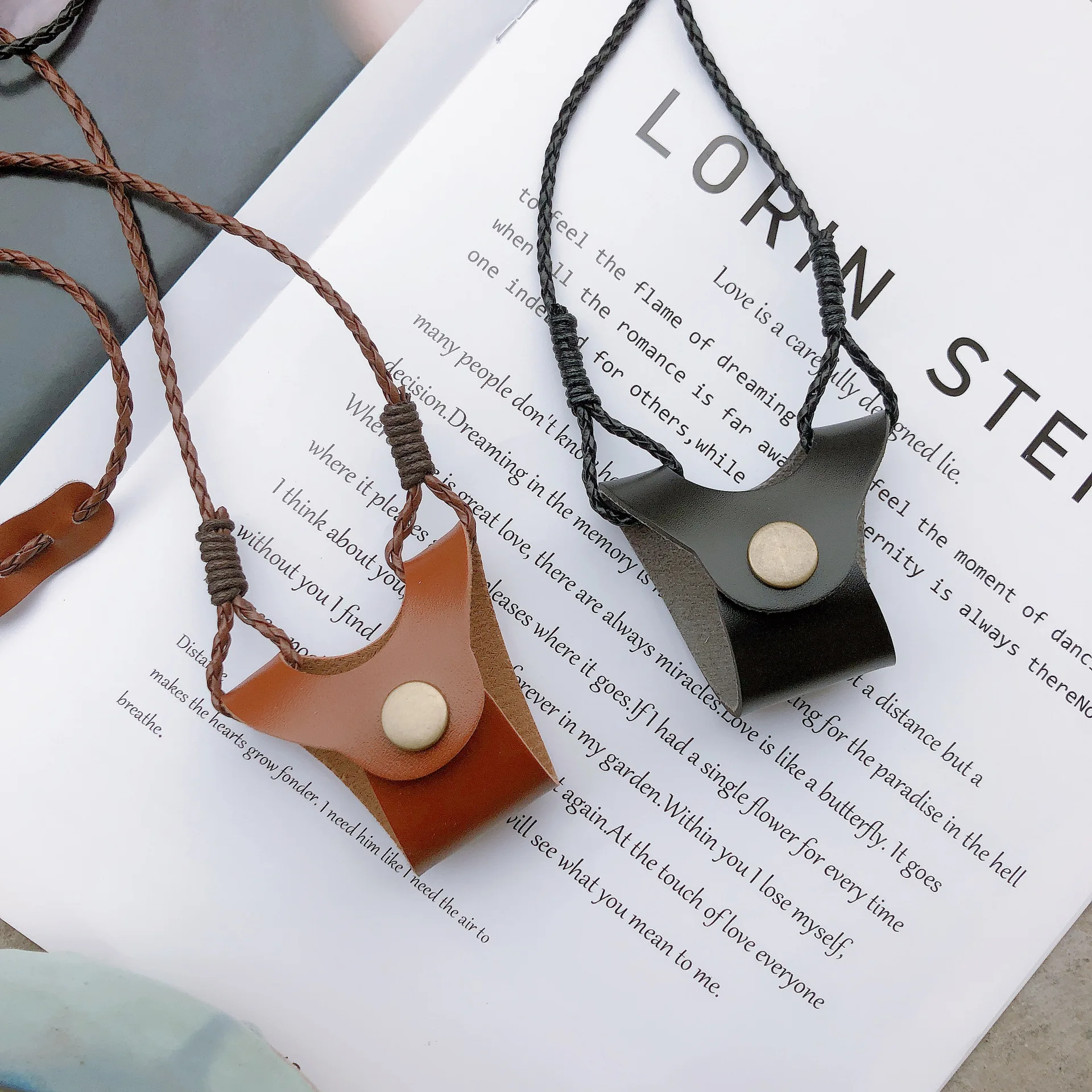 New glasses lanyard simple fashion trendy style sunglasses lanyard portable glasses lanyard, As the pictures show
New glasses lanyard simple fashion trendy style sunglasses lanyard portable glasses lanyard, As the pictures show