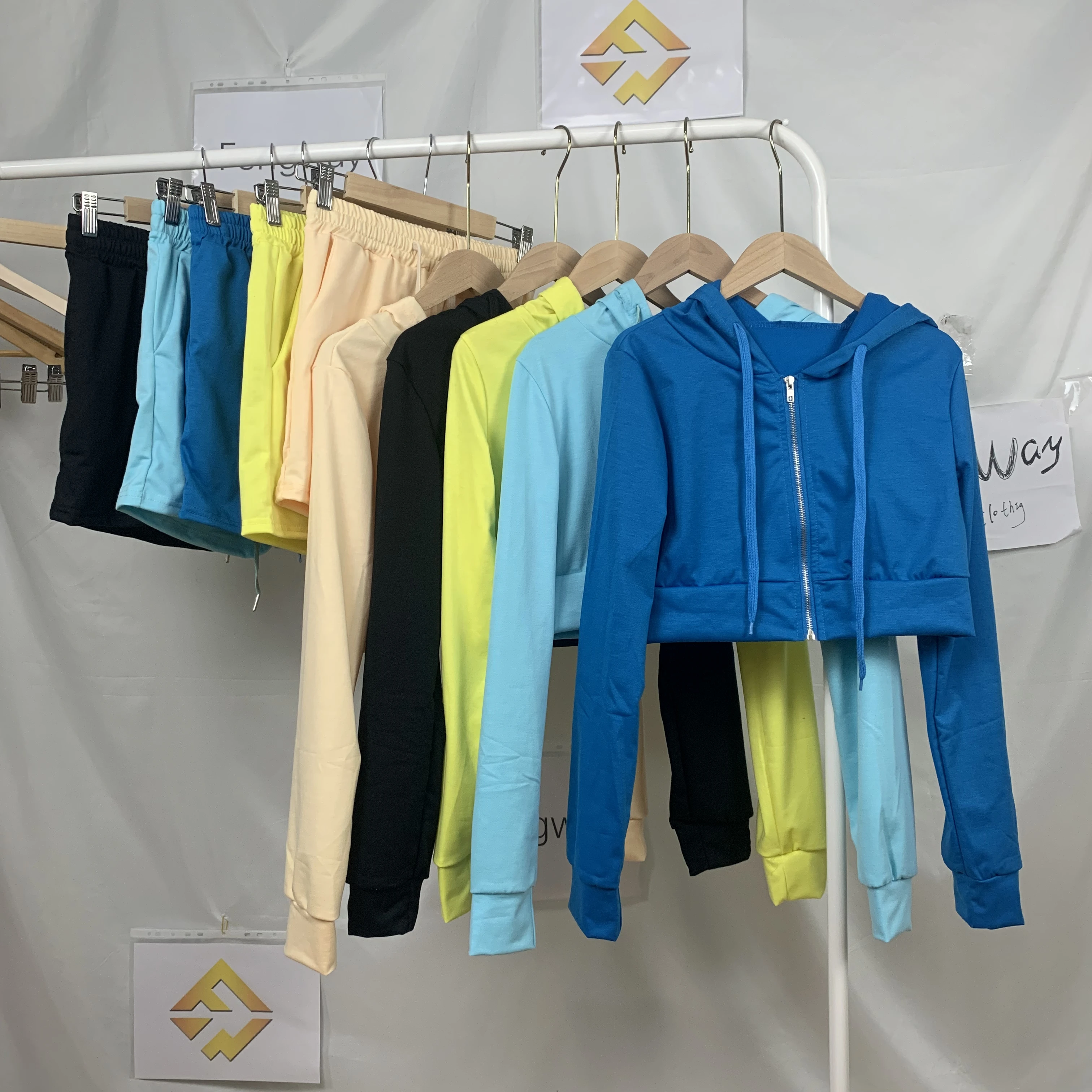 XS-XL 2021 New arrival Zipper hoody with short pants Cotton Jogger two piece short set
XS-XL 2021 New arrival Zipper hoody with short pants Cotton Jogger two piece short set