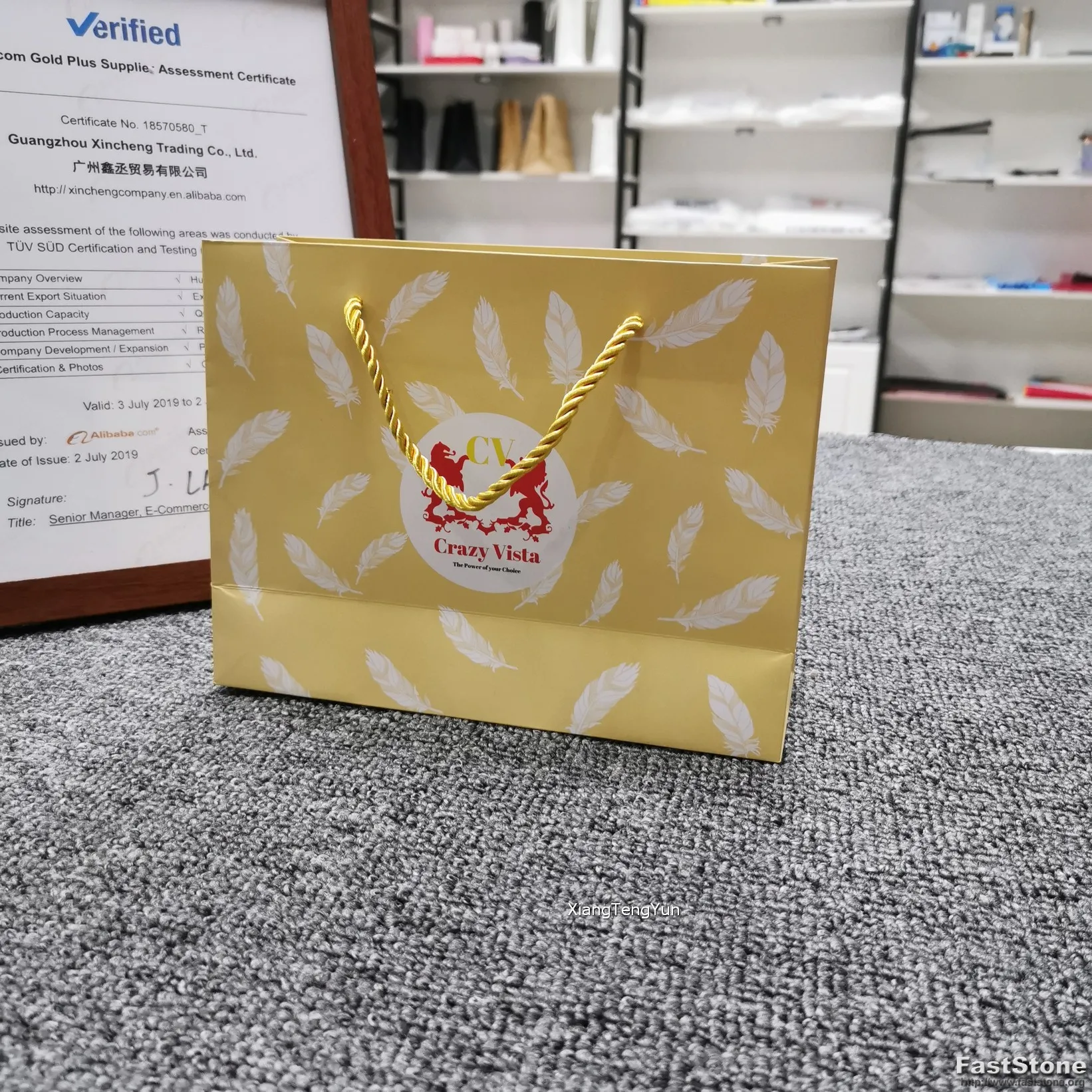 hot selling custom color size logo paper bags with handles custom paper bag shopping paper bag
hot selling custom color size logo paper bags with handles custom paper bag shopping paper bag