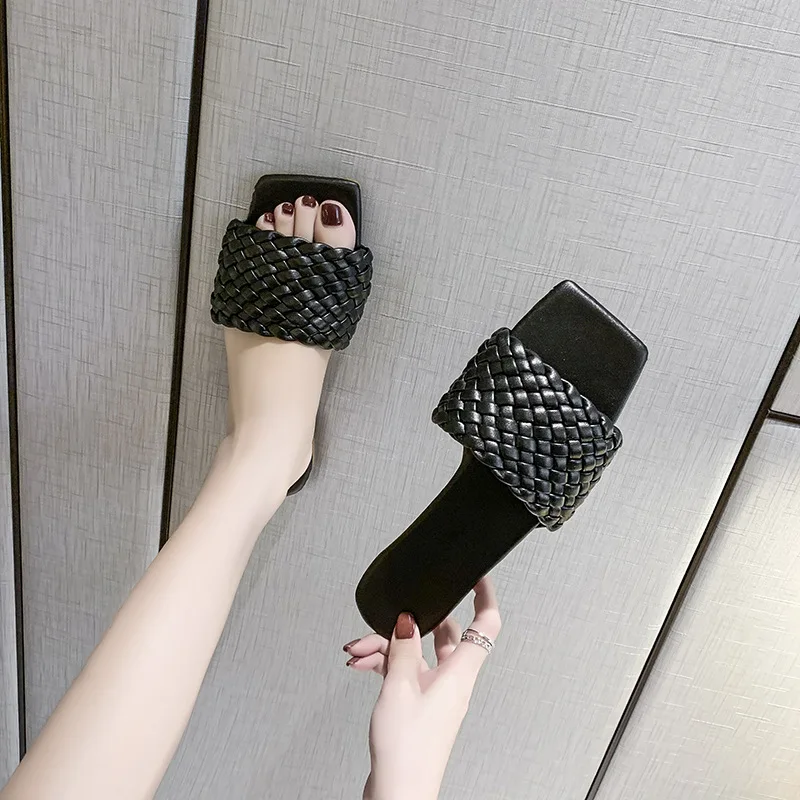 Large size women's slippers 2020 summer European and American new woven pattern flat sandals and slippers wholesale, Customized color
Large size women's slippers 2020 summer European and American new woven pattern flat sandals and slippers wholesale, Customized color