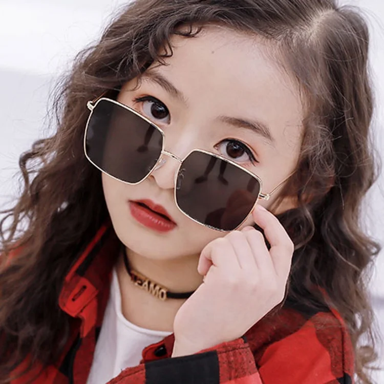 DOISYER High quality designer fashionable baby sun glasses uv400 metal frame square shades kids children sunglasses for girls
DOISYER High quality designer fashionable baby sun glasses uv400 metal frame square shades kids children sunglasses for girls