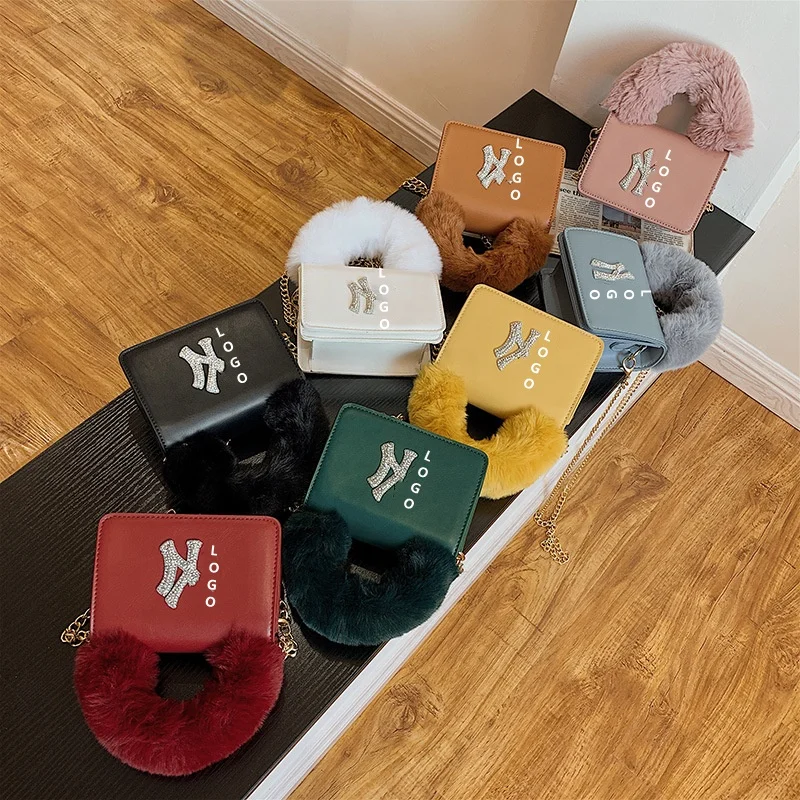 Fashion Handbag Factory Wholesale Autumn And Winter New Female Bag 2020 Ny Bag Plush Handle Pu Plush Female Yankees NY Bag, Custom color
Fashion Handbag Factory Wholesale Autumn And Winter New Female Bag 2020 Ny Bag Plush Handle Pu Plush Female Yankees NY Bag, Custom color