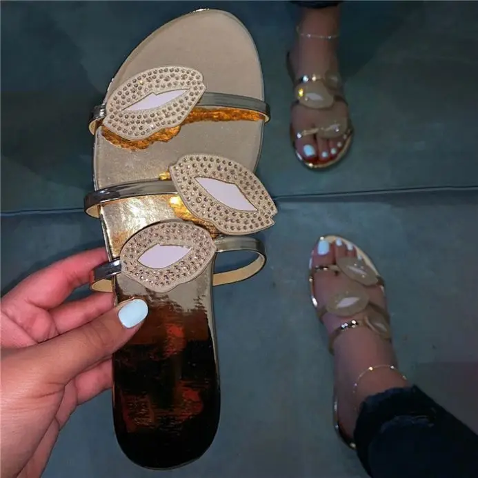 2020 summer Beautiful sexy girls diamond slippers wholesale flat shoes woman ladies beach slipper summer sandals
2020 summer Beautiful sexy girls diamond slippers wholesale flat shoes woman ladies beach slipper summer sandals