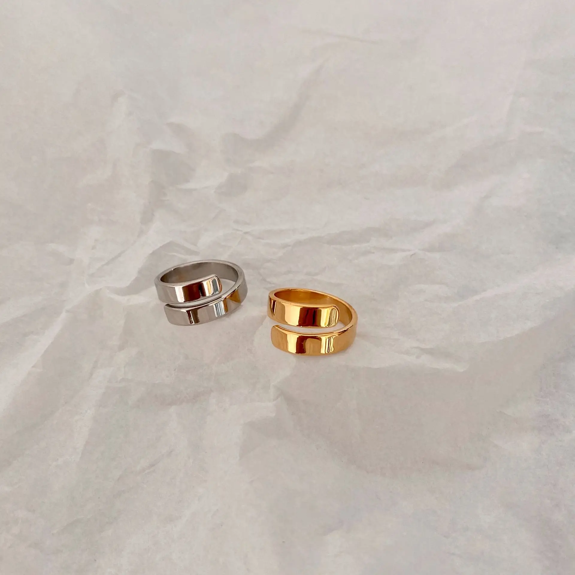 Trendy High Polished 18k Gold Plated Finger Rings Simple Geometric Stainless Steel Open Rings
Trendy High Polished 18k Gold Plated Finger Rings Simple Geometric Stainless Steel Open Rings
