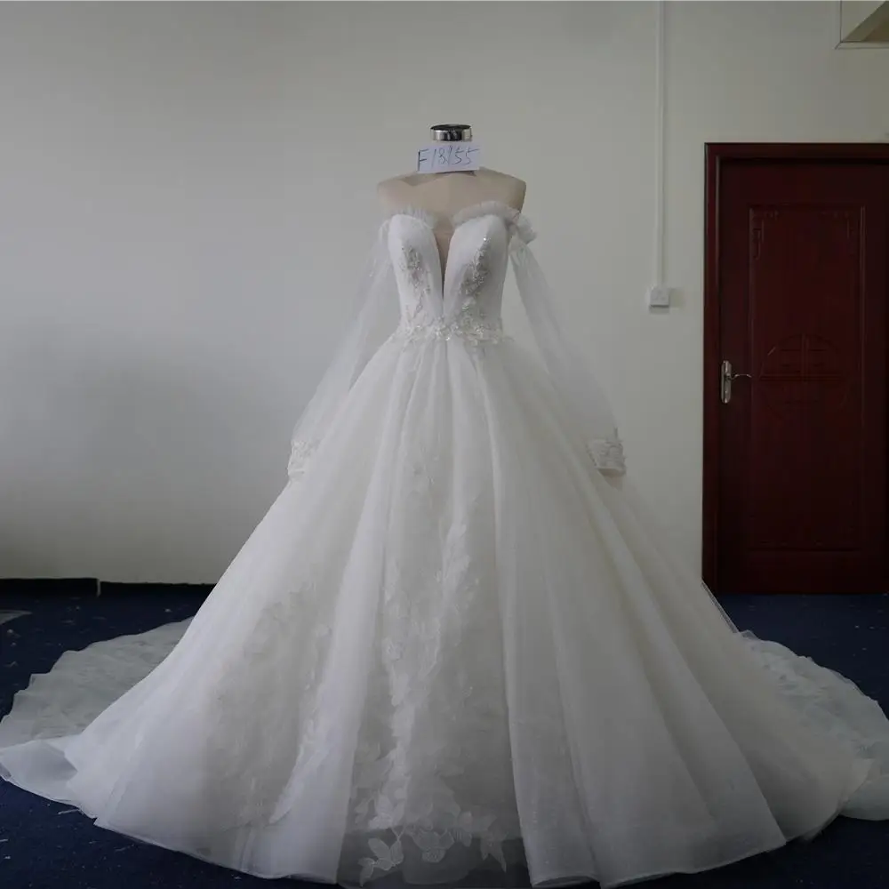 فقاعة طويلة الأكمام فستان الزفاف بسيط