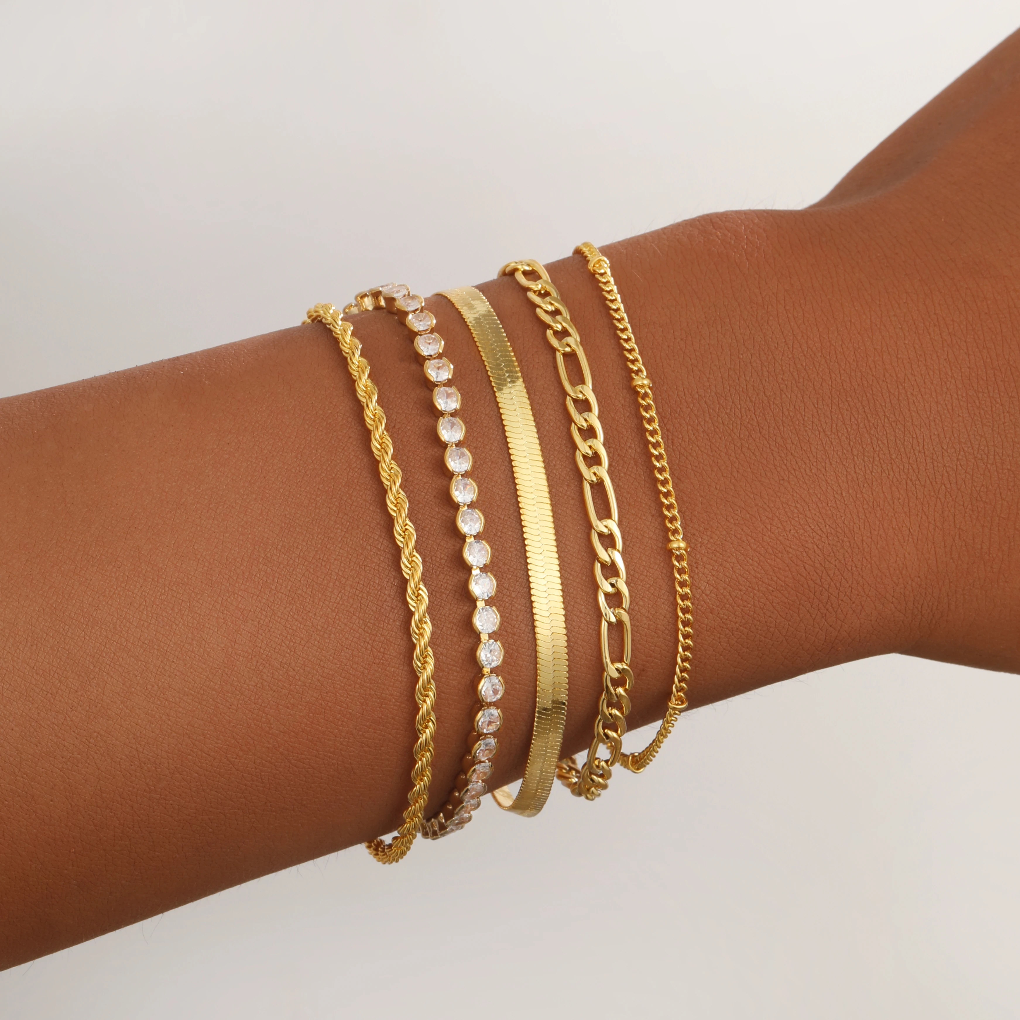 Vintage Luxury Copper Zircon Bracelet Gold Geometric Irregular Cuban Chain Rhinestone Women Adjustable Bracelet Jewelry
Vintage Luxury Copper Zircon Bracelet Gold Geometric Irregular Cuban Chain Rhinestone Women Adjustable Bracelet Jewelry