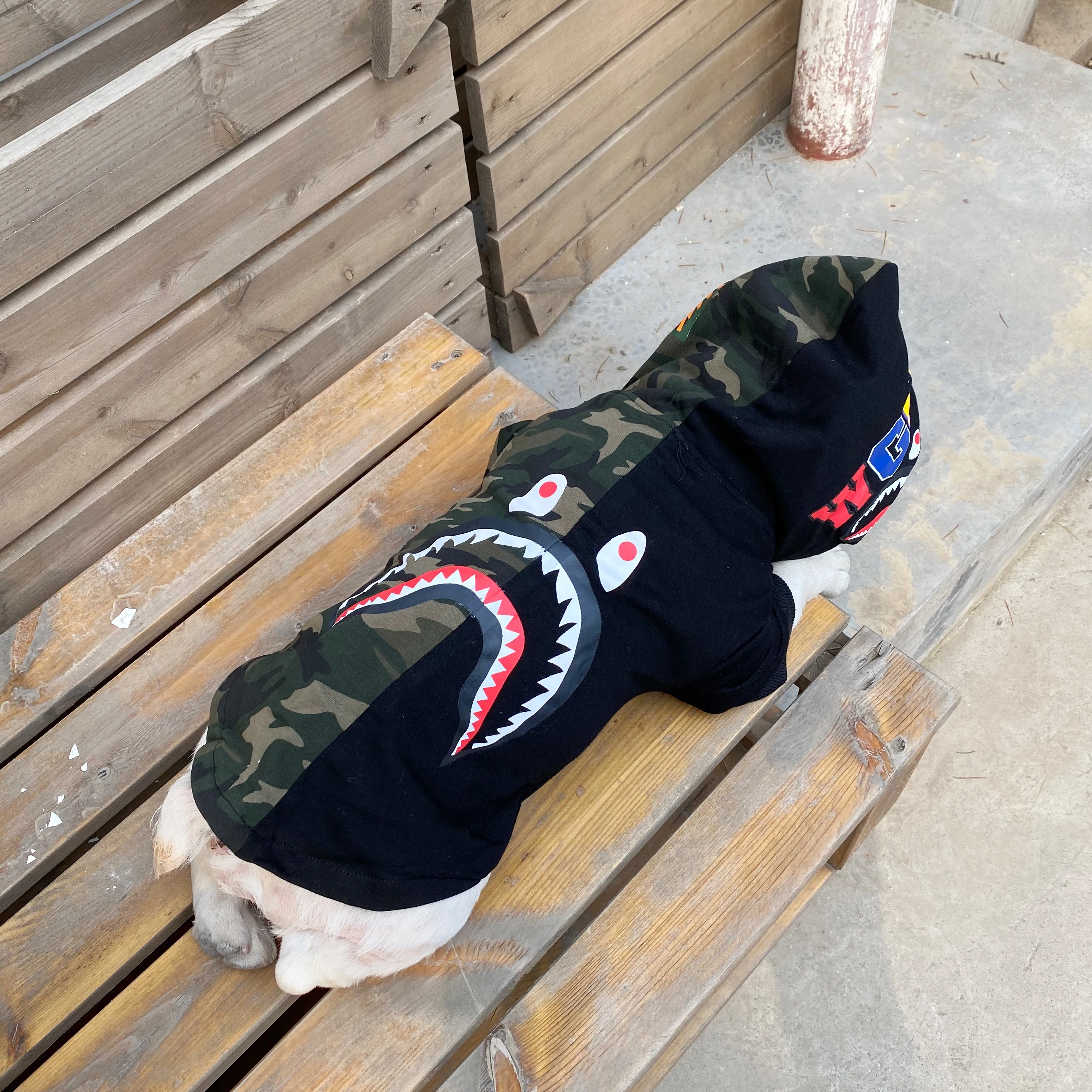 Professional manufacturers pet dog hoodie clothes camouflage shark pattern pet clothing
Professional manufacturers pet dog hoodie clothes camouflage shark pattern pet clothing