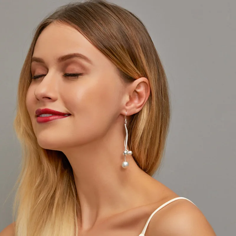European And American Summer Fashion Temperament Long Tassel Frosted Beads Silver Earrings For Women
European And American Summer Fashion Temperament Long Tassel Frosted Beads Silver Earrings For Women