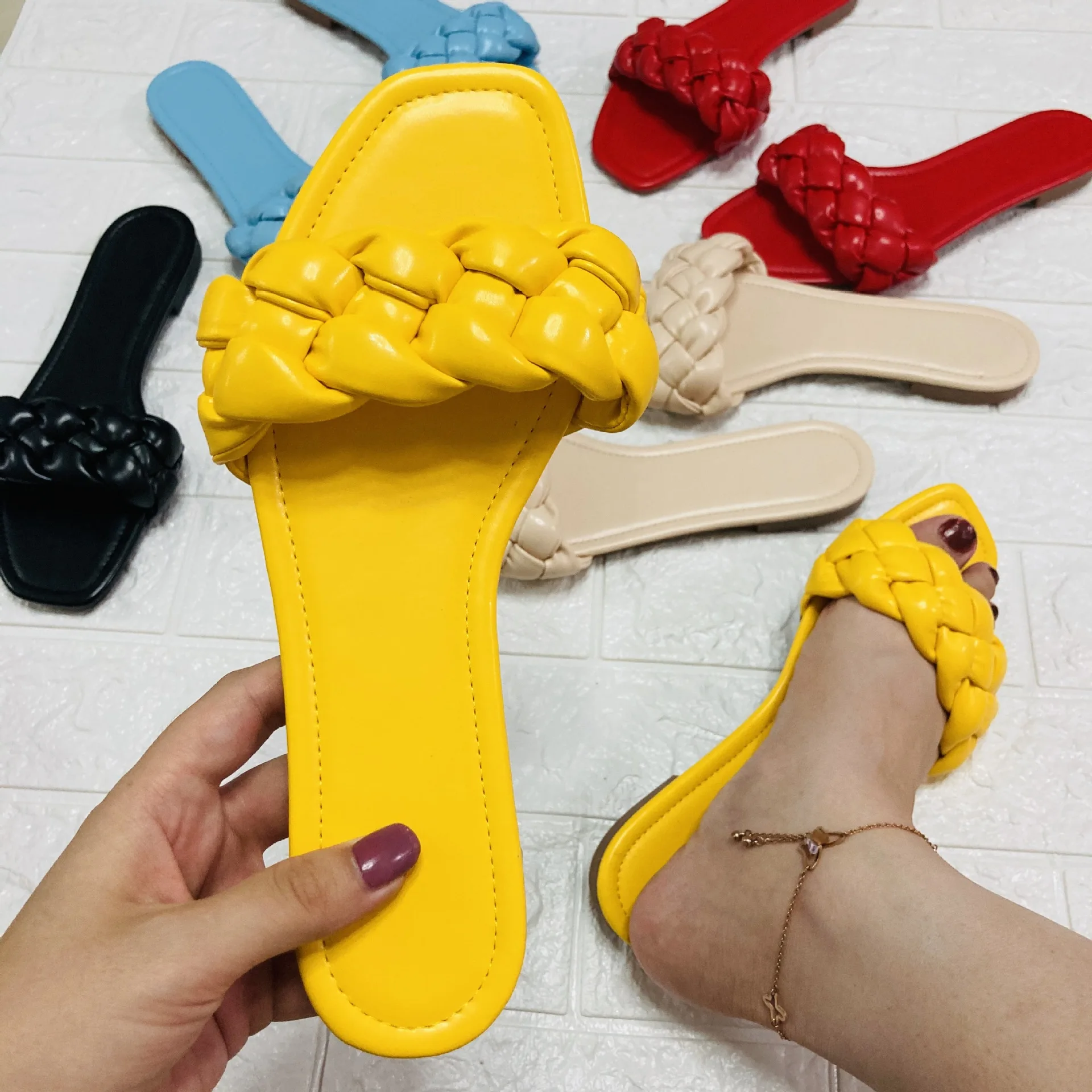 2021 Fashion New Sandals Asian Large Strand Rope Woven Sandals and Slippers Five-color Women's Drag Large Size, Black
2021 Fashion New Sandals Asian Large Strand Rope Woven Sandals and Slippers Five-color Women's Drag Large Size, Black