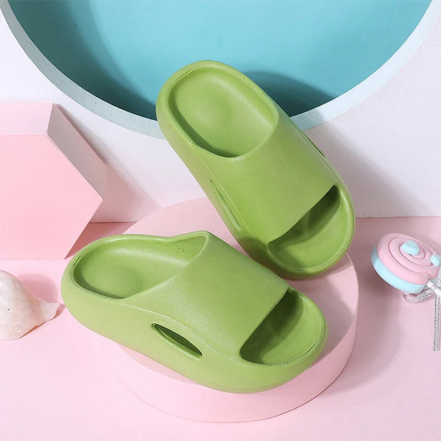 Children's EVA Slippers Boys Girls Rainbow Beach Sandals Kids Home Bathroom Flip Flops EVA Kids Slippers, 5 colors
Children's EVA Slippers Boys Girls Rainbow Beach Sandals Kids Home Bathroom Flip Flops EVA Kids Slippers, 5 colors
