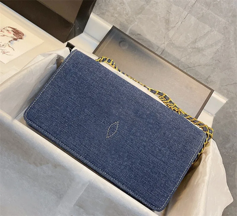 Blue Denim Cloth Bag Chain letter design casual street shoulder bags Multi-layer multi functional fashion envelope handbag
Blue Denim Cloth Bag Chain letter design casual street shoulder bags Multi-layer multi functional fashion envelope handbag