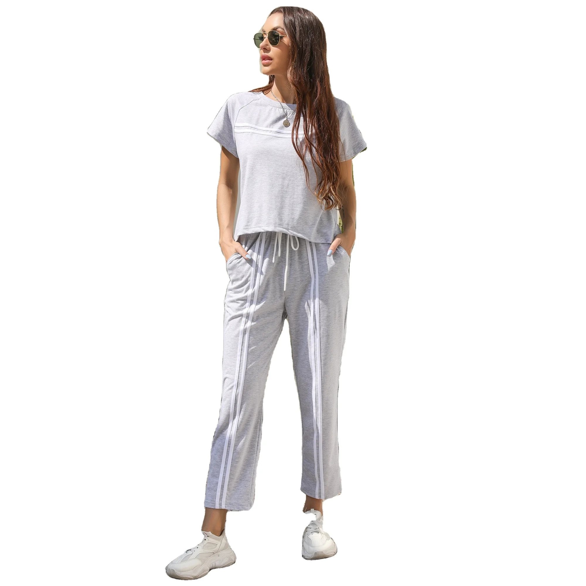 2021 new summer European and American women's short sleeved top striped round collar T shirt home casual sports suit, Picture shows
2021 new summer European and American women's short sleeved top striped round collar T shirt home casual sports suit, Picture shows