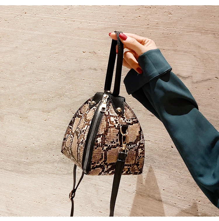 TS9131 2021 Handbags Purses Cheap Leopard Print Leather Shoulder Messenger Bag Handbags Purses and Handbags for Women
TS9131 2021 Handbags Purses Cheap Leopard Print Leather Shoulder Messenger Bag Handbags Purses and Handbags for Women
