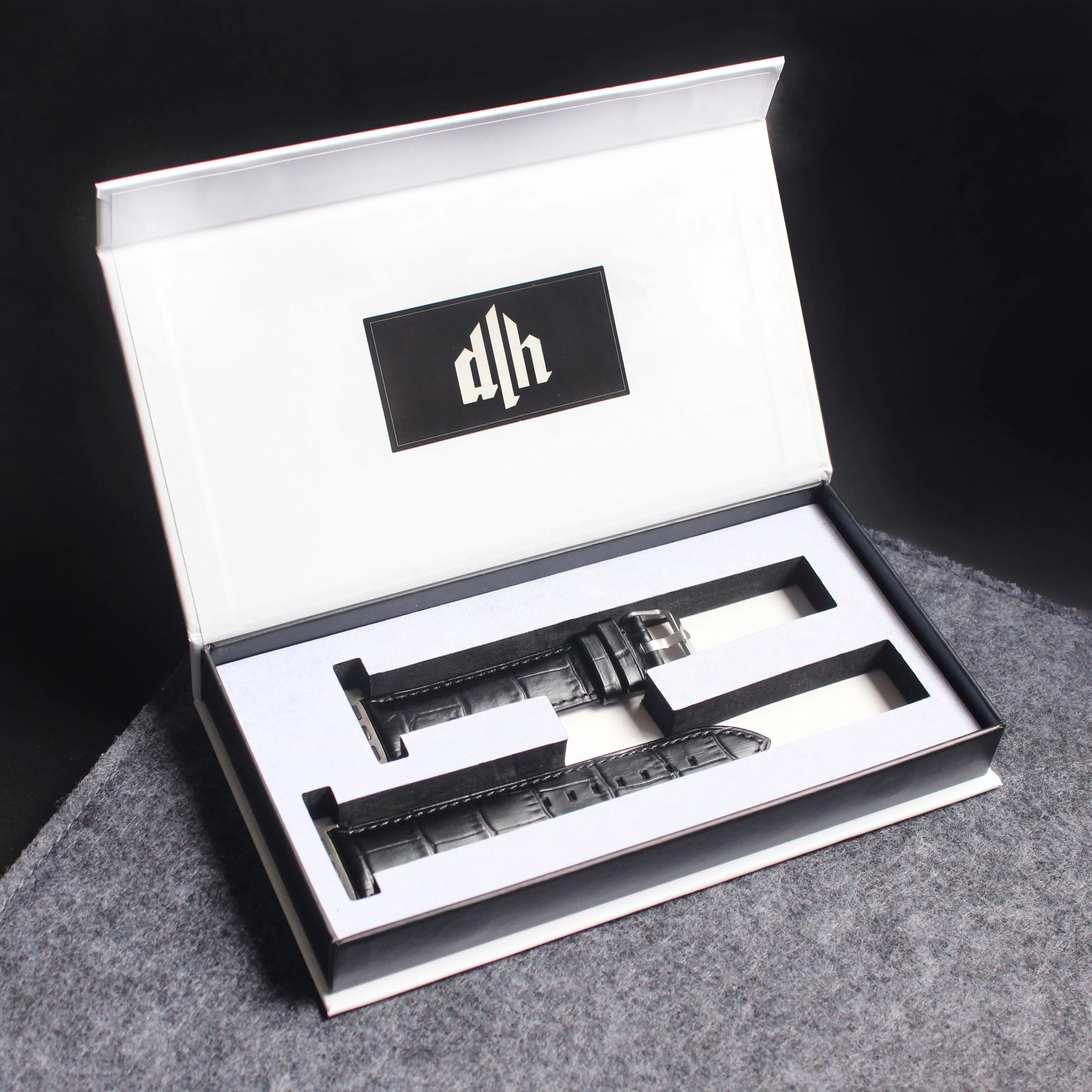Hot Sale High Quantity Famous Brand Apple Watch Strap Box Topcowhide Genuine Leather Watch Strap Band Wholesale
Hot Sale High Quantity Famous Brand Apple Watch Strap Box Topcowhide Genuine Leather Watch Strap Band Wholesale