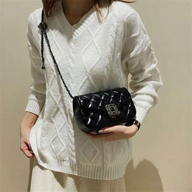 D12082 New style fashion solid color single shoulder bag elegance chain for women handbag hardware lock
D12082 New style fashion solid color single shoulder bag elegance chain for women handbag hardware lock