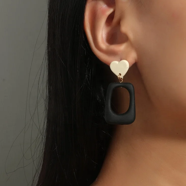 Acrylic Hollow Out Geometric Hoop Drop Dangling Earrings Simple Resin Heart-Shaped Stud Earrings, Brown/white
Acrylic Hollow Out Geometric Hoop Drop Dangling Earrings Simple Resin Heart-Shaped Stud Earrings, Brown/white