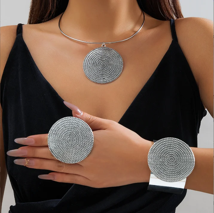 Fashion Black Elastic Rope Chain Choker Necklace for Women gold color Large water drop Pendant earring ring set Jewelry
Fashion Black Elastic Rope Chain Choker Necklace for Women gold color Large water drop Pendant earring ring set Jewelry