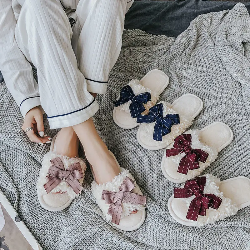 2021 Winter Home Indoor Slippers Non-Slip And Warm Female Plush Cotton Soft Slippers
2021 Winter Home Indoor Slippers Non-Slip And Warm Female Plush Cotton Soft Slippers