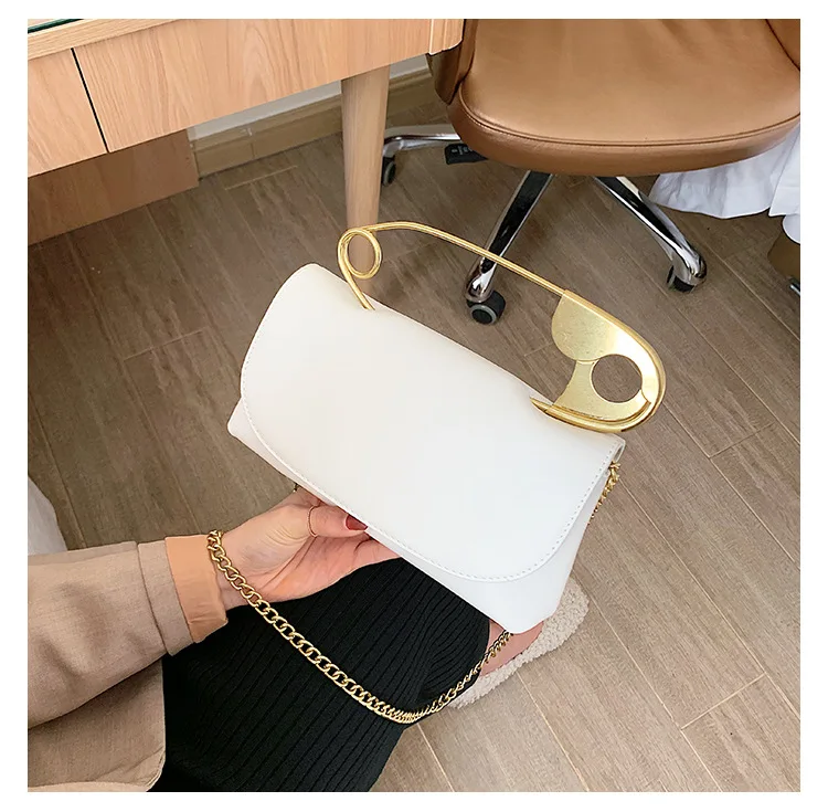 2021 Fashion Metal Top Handle Safety Pin Purse Bags Women Handbags Ladies Clutch Pillow Bags
2021 Fashion Metal Top Handle Safety Pin Purse Bags Women Handbags Ladies Clutch Pillow Bags