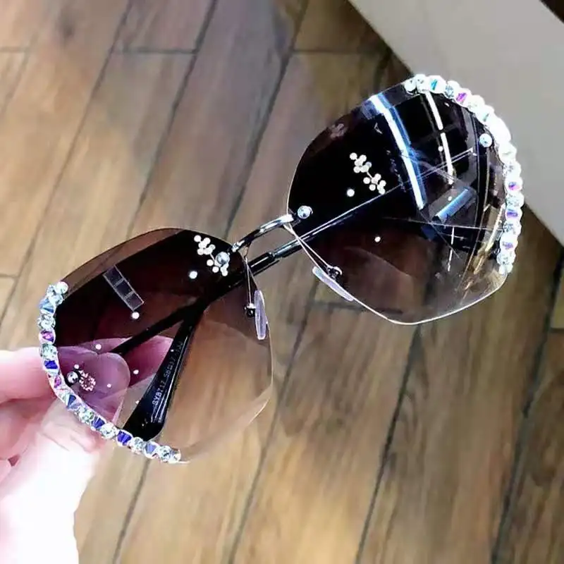 Lbashades Metal frame lenses gorgeous travel sunglasses 2021 New Fashion Women diamond sunglasses
Lbashades Metal frame lenses gorgeous travel sunglasses 2021 New Fashion Women diamond sunglasses