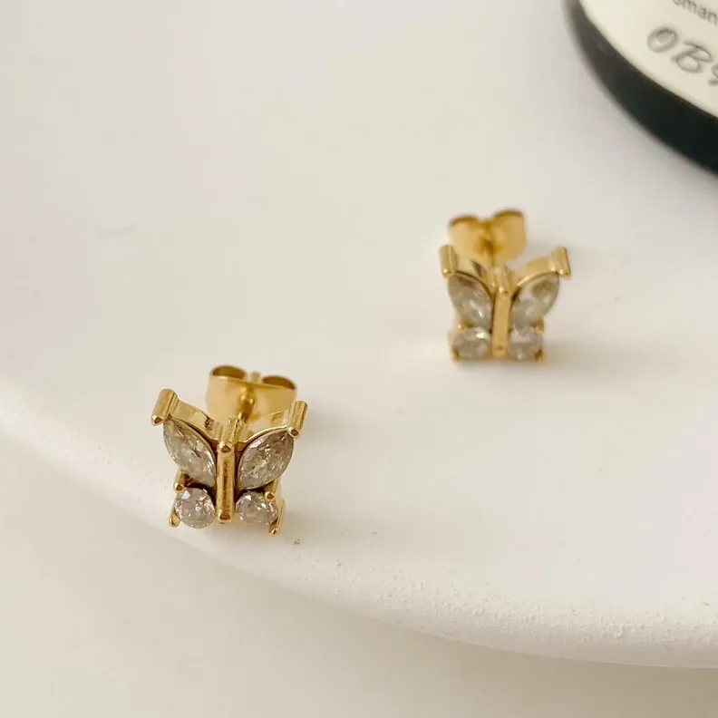 French zircon butterfly earrings 2023 new light luxury jewelry high-grade earrings Mori stainless steel earrings
French zircon butterfly earrings 2023 new light luxury jewelry high-grade earrings Mori stainless steel earrings