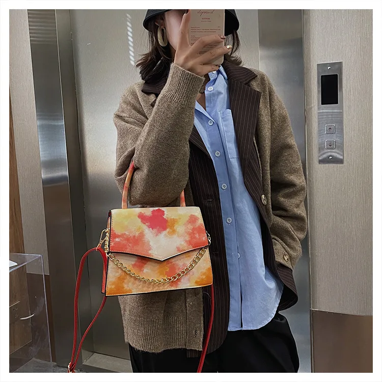 2021 New fashion Vintage Smudge gradient portable handbag Shoulder Messenger Bag with Chains
2021 New fashion Vintage Smudge gradient portable handbag Shoulder Messenger Bag with Chains