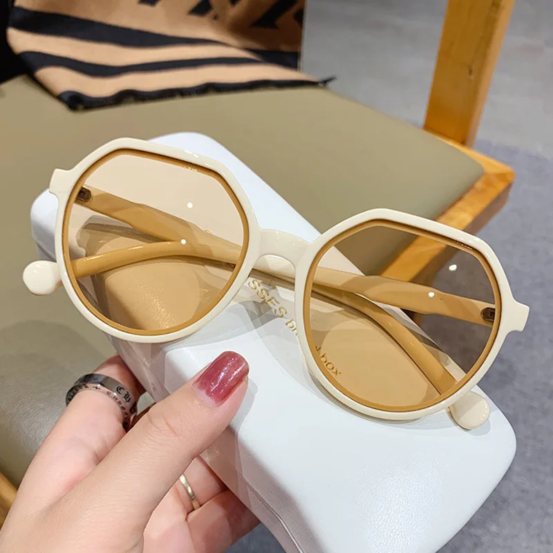 2021 New Women's Small Frame Milk Tea White Sunglasses Retro Sunglasses 2021 Women Newest, Custom colors
2021 New Women's Small Frame Milk Tea White Sunglasses Retro Sunglasses 2021 Women Newest, Custom colors