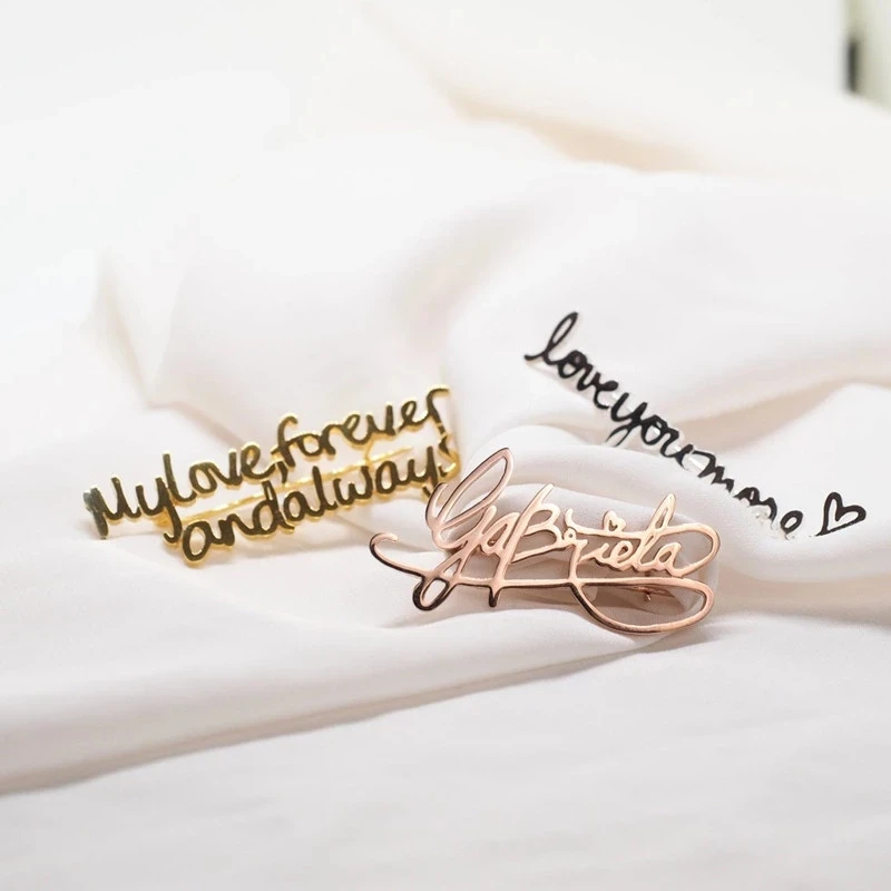 Fashion Jewelry Brooch Custom logo Broche Stainless Steel Name brooch pins for Women Best Gift, Gold or silver or rose gold
Fashion Jewelry Brooch Custom logo Broche Stainless Steel Name brooch pins for Women Best Gift, Gold or silver or rose gold