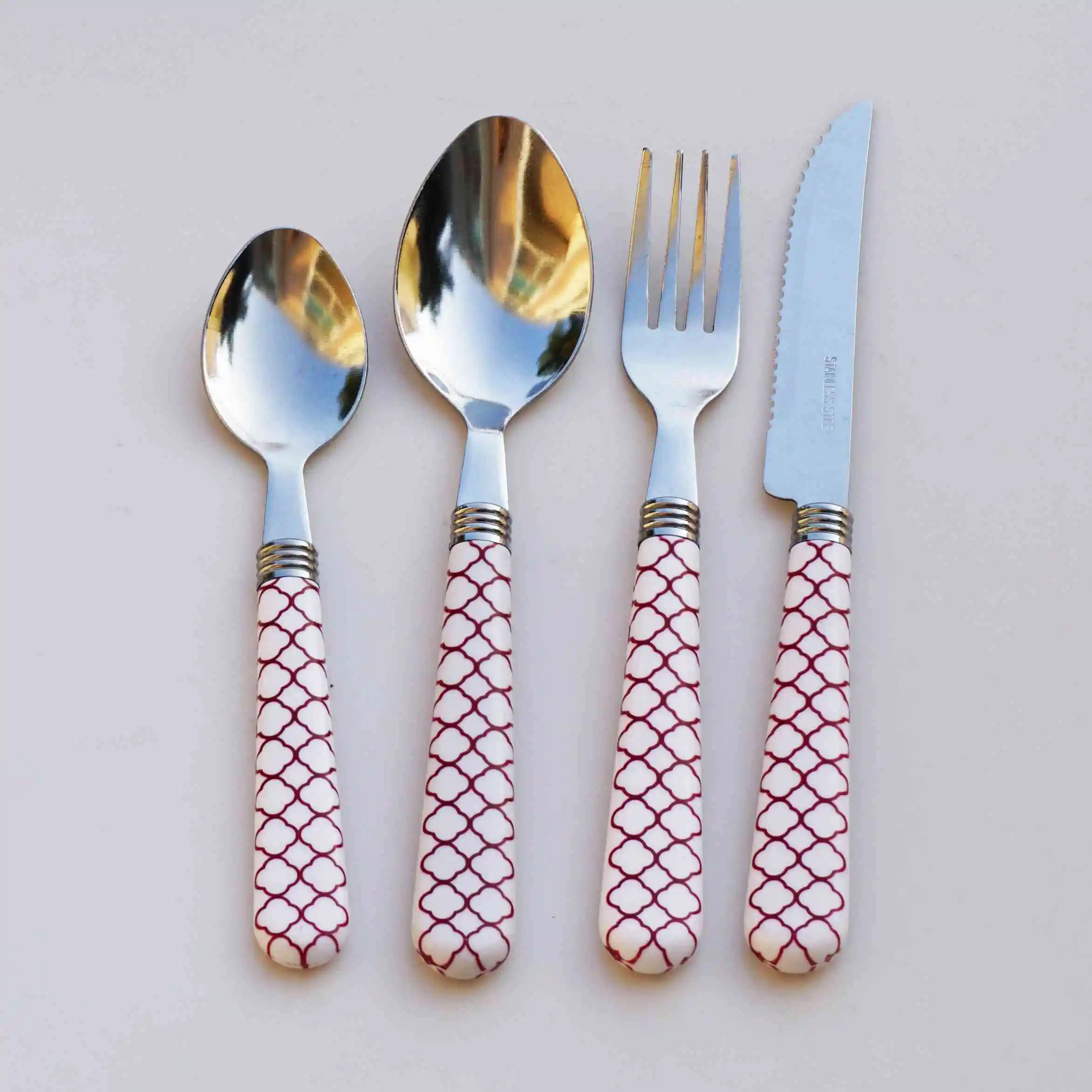 Wholesale Luxury Stainless Steel Wedding Tableware Set Plastic Handle Knife Fork Spoon Silverware Flatware Set
Wholesale Luxury Stainless Steel Wedding Tableware Set Plastic Handle Knife Fork Spoon Silverware Flatware Set