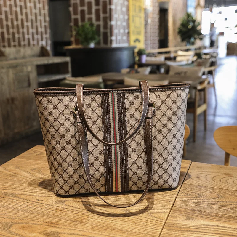 Wholesale supplier handbag brand name brand new fashion fashionable wallet large capacity Tote Bag, Coffee
Wholesale supplier handbag brand name brand new fashion fashionable wallet large capacity Tote Bag, Coffee