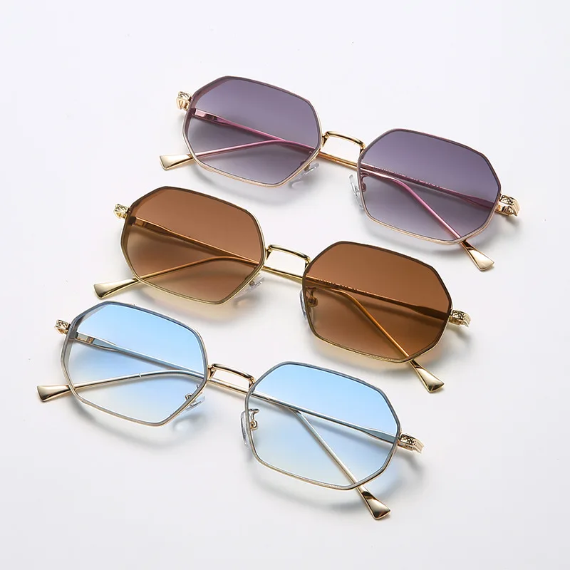 2021 High Quality Vintage Style Small Polygon Rimless Square Metal Frames Steampunk Mens Sunglasses, 3 colors
2021 High Quality Vintage Style Small Polygon Rimless Square Metal Frames Steampunk Mens Sunglasses, 3 colors